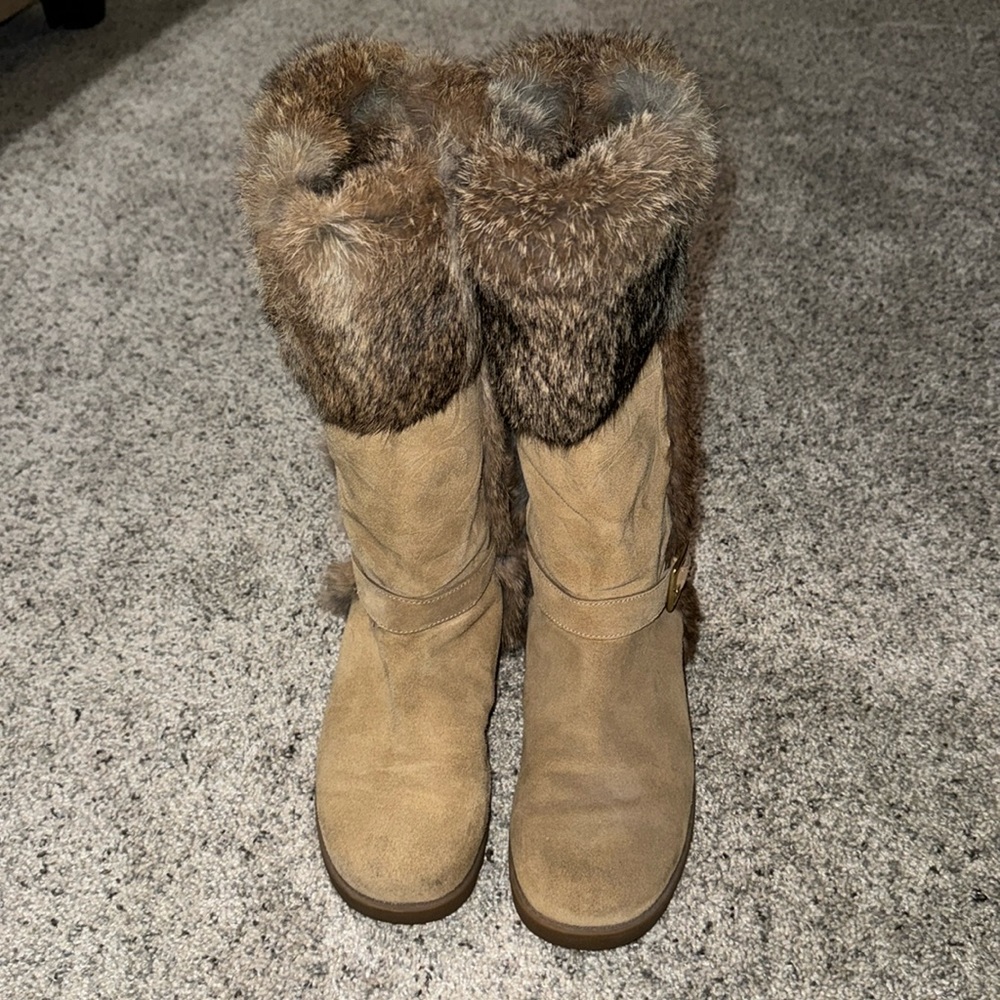 COACH Deeann Signature Boots Camel Tan Suede Buckle Rabbit FurTrim